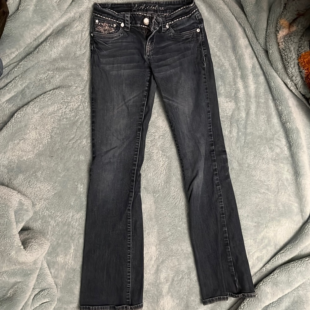 Size 3 LA idol jeans designed on the rear pockets and front pocket